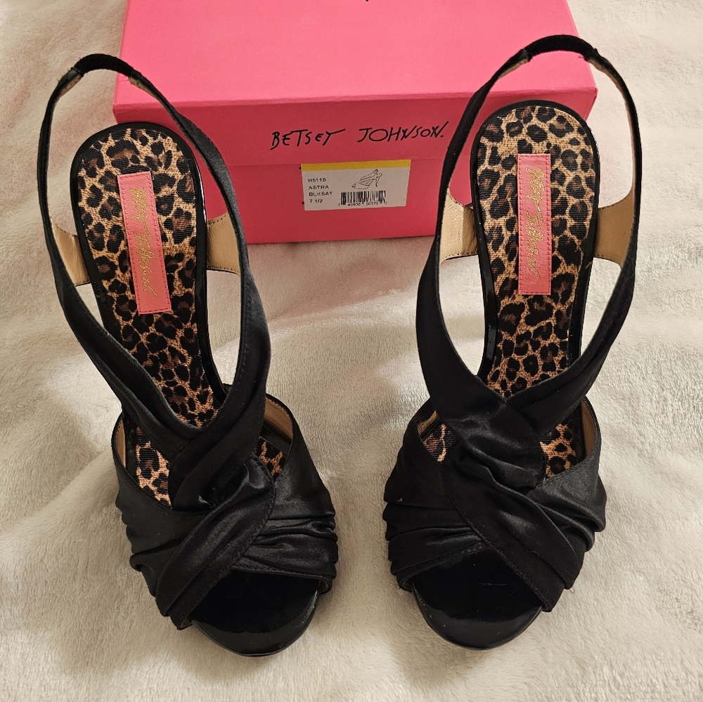 Betsey Johnson Astra black slingback satin shoes size 7.5
